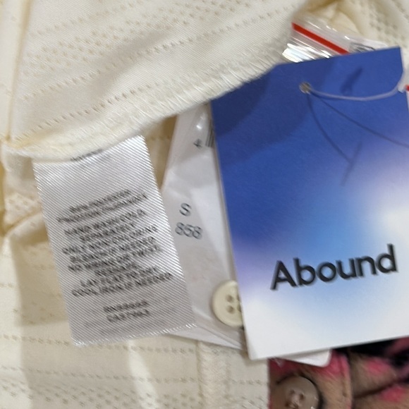 NWT Abound Cardi top Cream Long Sleeve Button Top Collar Sz S - Picture 8 of 8